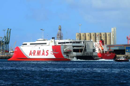 El catamarán 'Volcán de Tagoro', el fast ferry más avanzado del mundo, arriba a Canarias (Foto TA)
